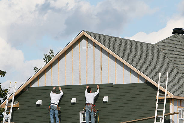 Professional Siding technician working in Cranbury, NJ